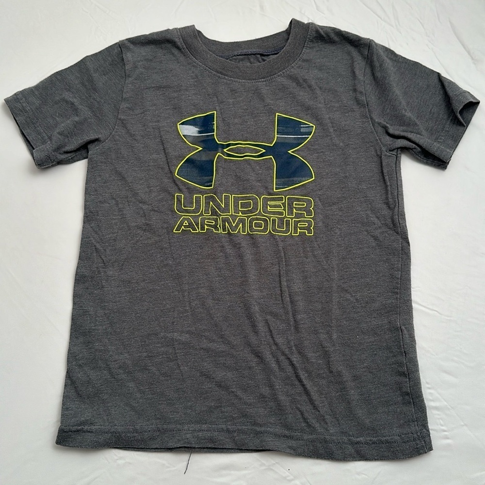 Under Armour gray multicolor camouflage logo short sleeve t-shirt